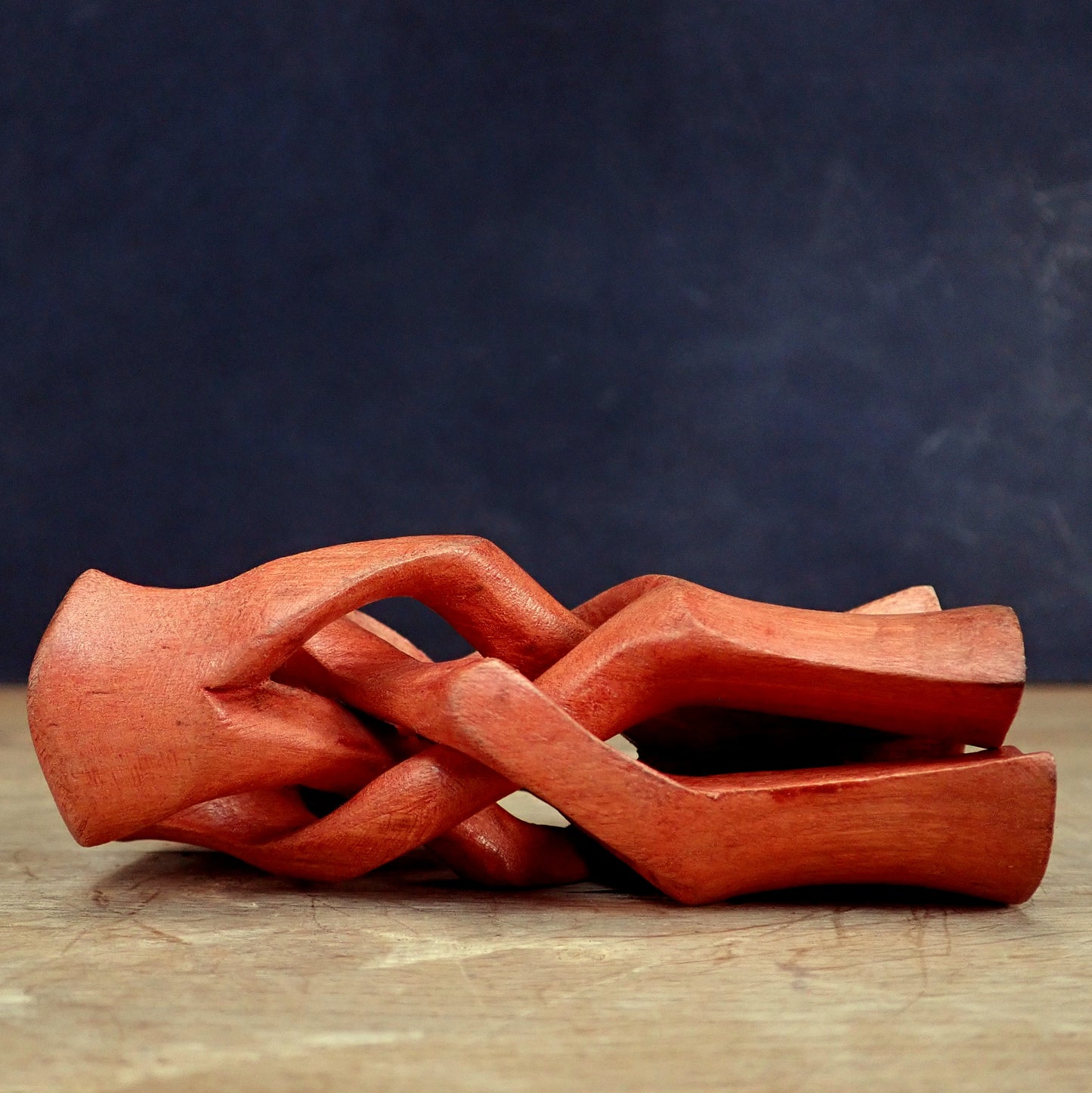 Dekorativer Kleiner Handgearbeiteter Holz-Ständer für Kristalle, Kugeln und Eier