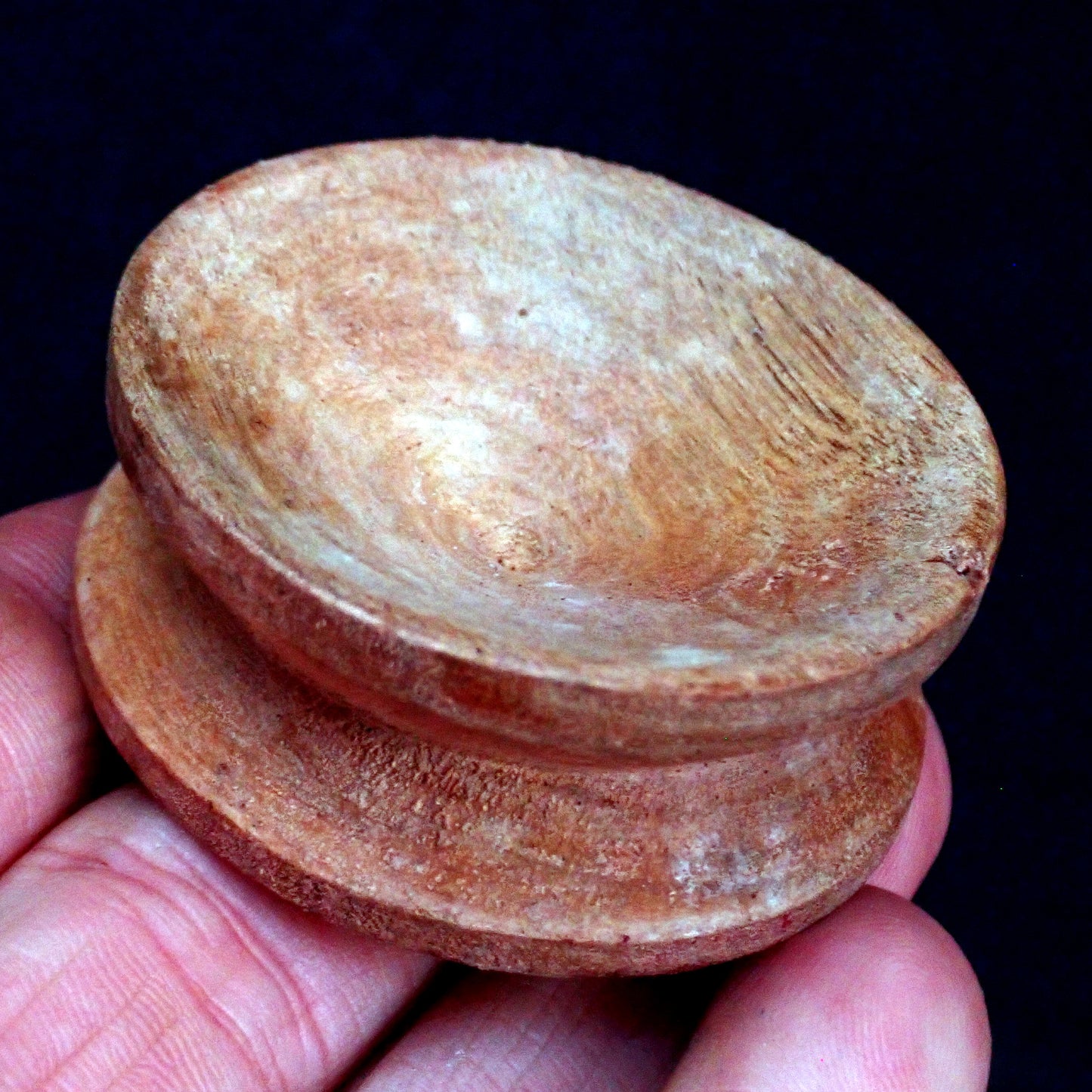 Kleiner S Handgearbeiteter Holz-Ständer für Kristalle, Kugeln und Eier