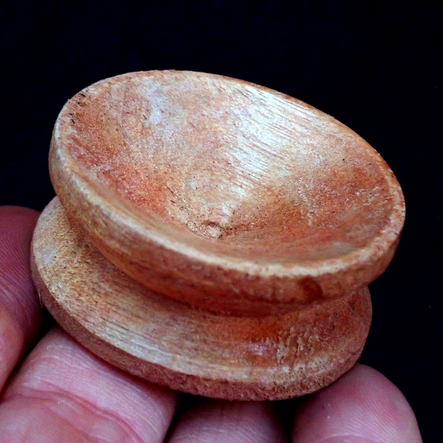 Kleiner XS Handgearbeiteter Holz-Ständer für Kristalle, Kugeln und Eier