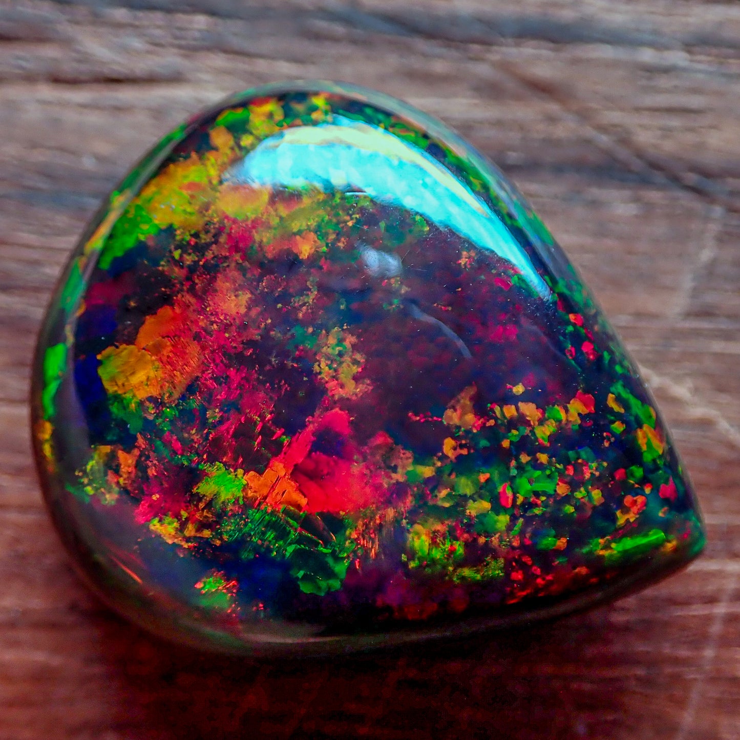 Sehr Großer AAA+ Schwarzer Opal Cabochon, 30,985ct - 6,197g