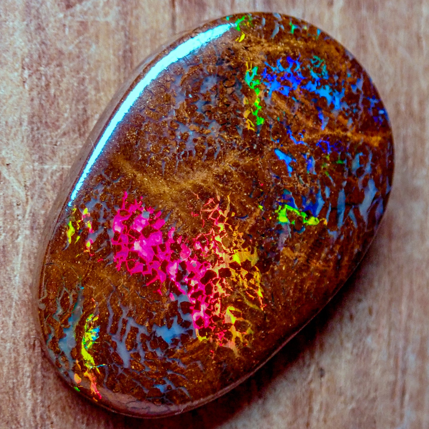 Natürlicher AAA+ Boulder Opal aus Australien Edelsteinqualität, 19.61ct