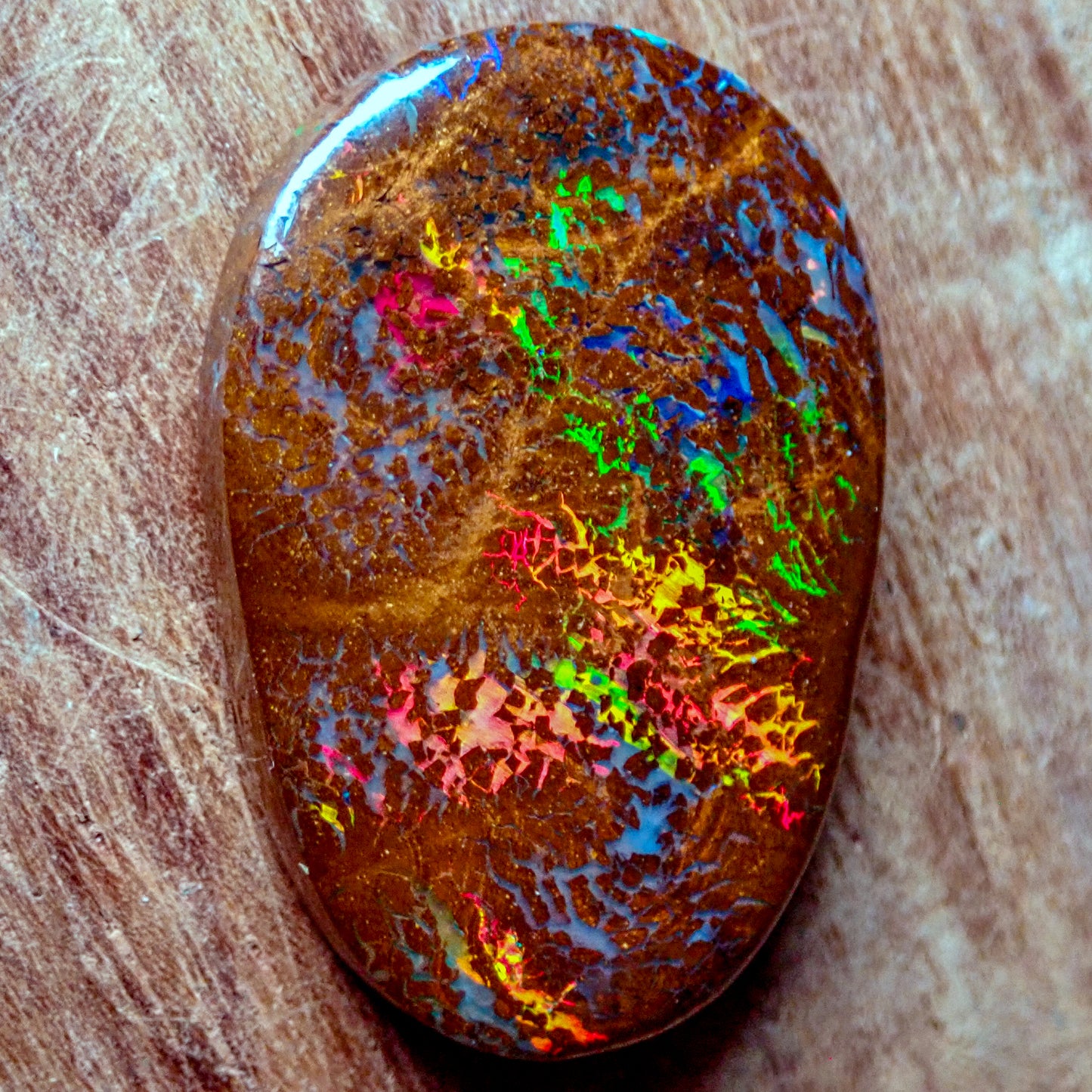 Natürlicher AAA+ Boulder Opal aus Australien Edelsteinqualität, 19.61ct