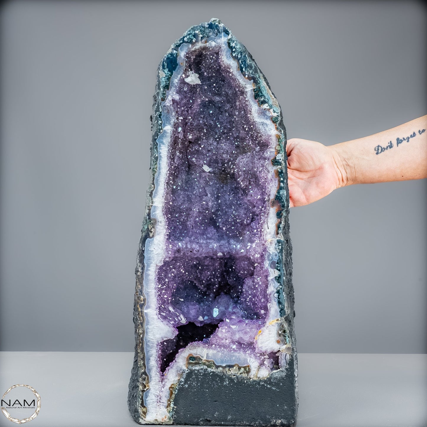 Natürliche Intensive Amethyst-Achat-Kristall Kathedrale/Druse - 18123,44g