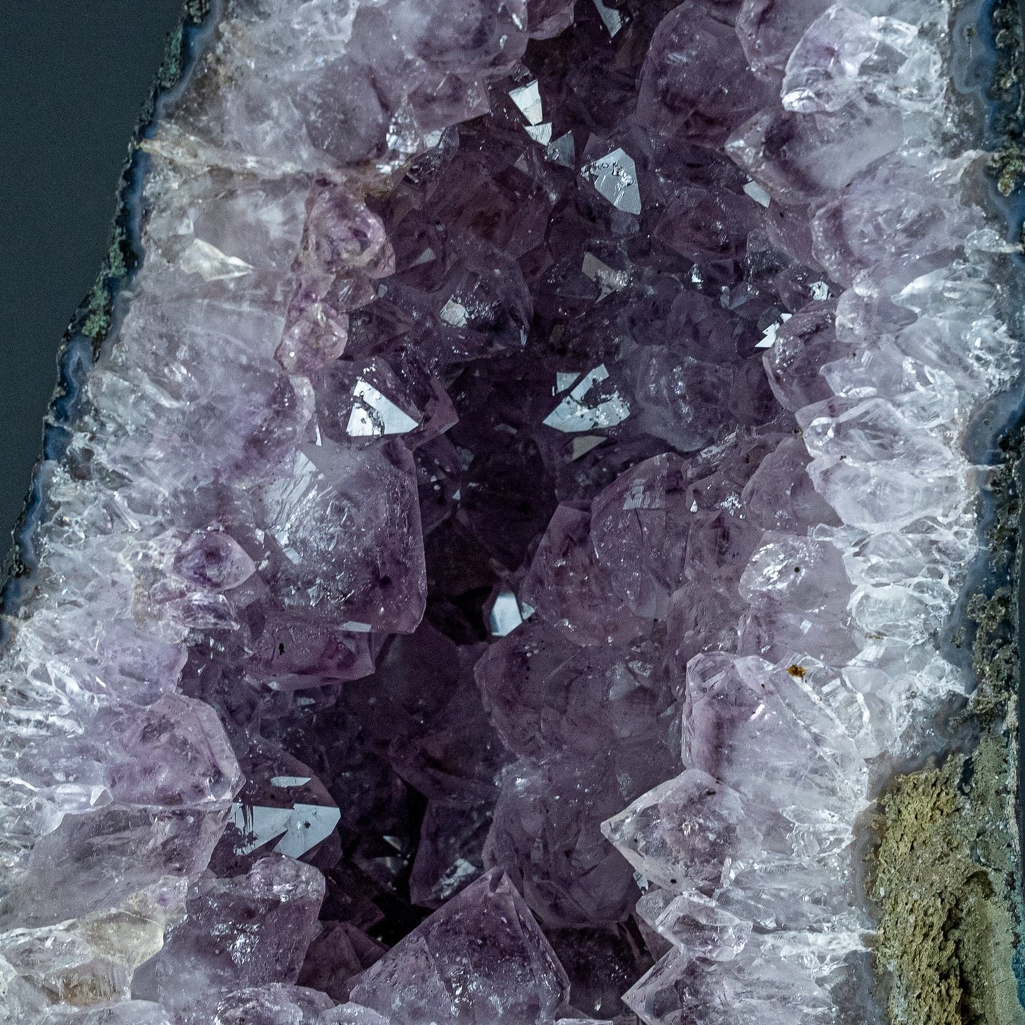 Natürliche Intensive Amethyst-Kristall Kathedrale/Druse - 12411,95g