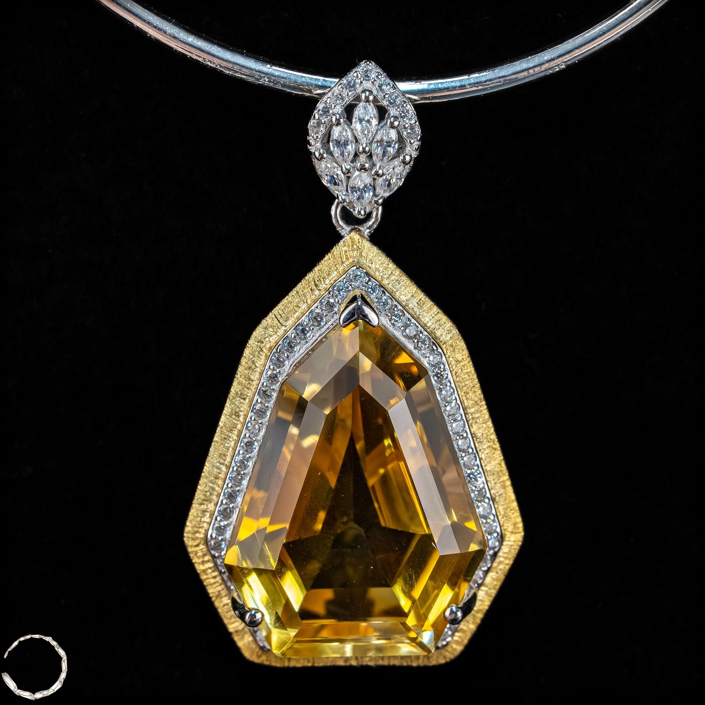 Goldenes Licht – Edler Citrin-Anhänger aus vergoldetem Silber - 8,69g 43,45ct