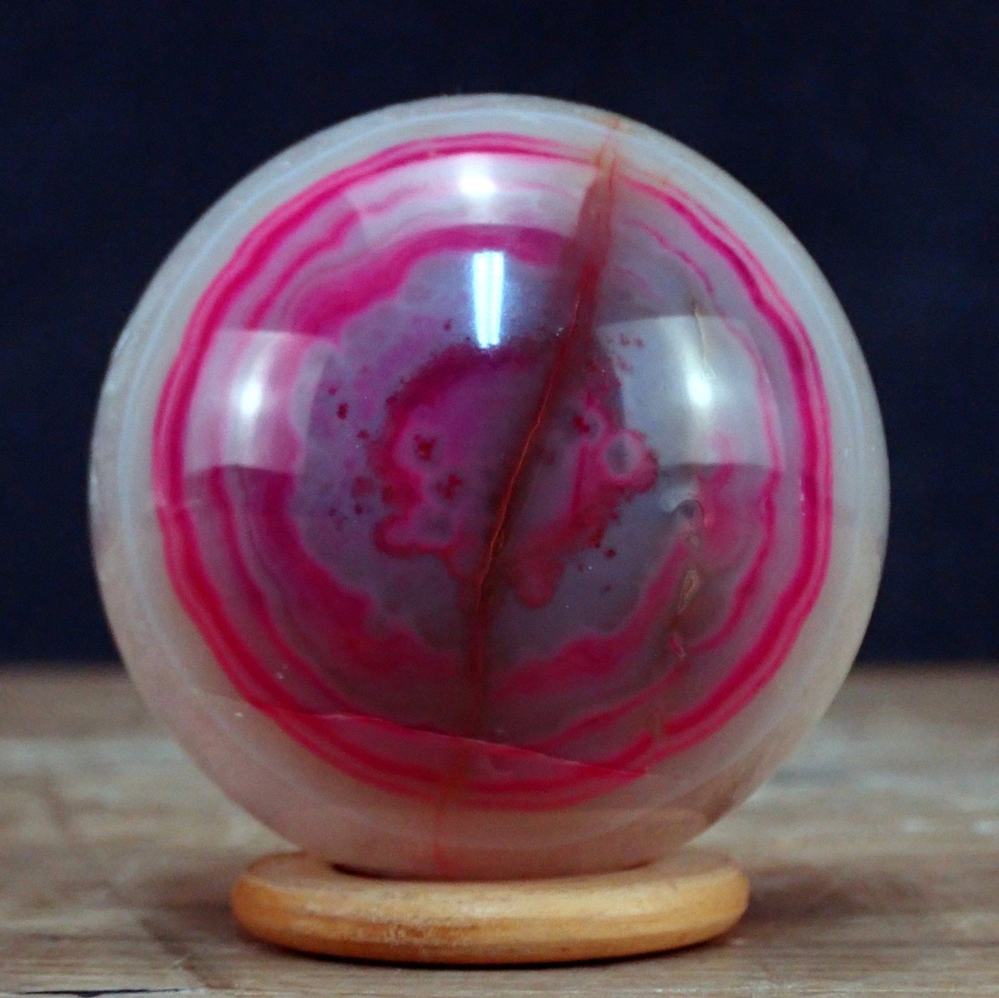Pink Achat Kugel aus Brasilien - 455,86g - 68,98mm