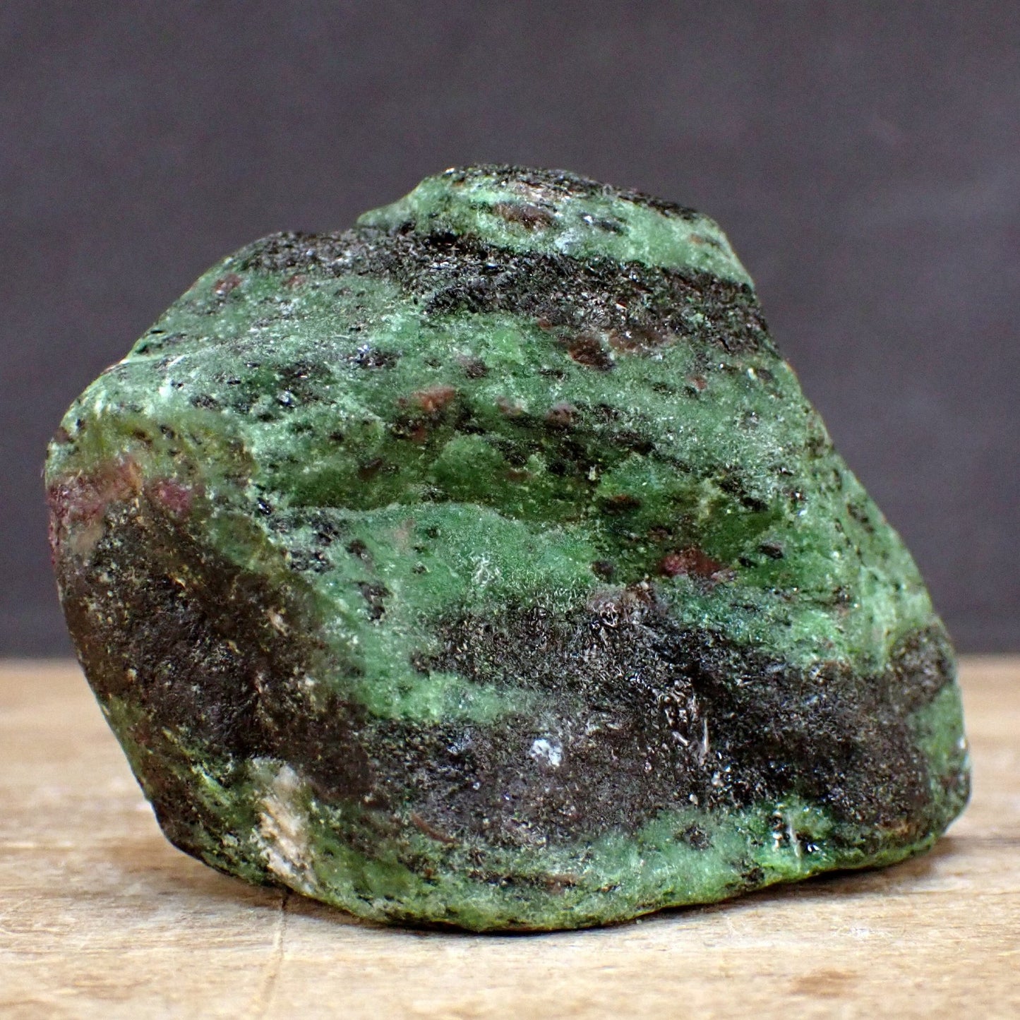 Rubin in Zoisit aus Tansania - 507,79g - 87x69x55mm