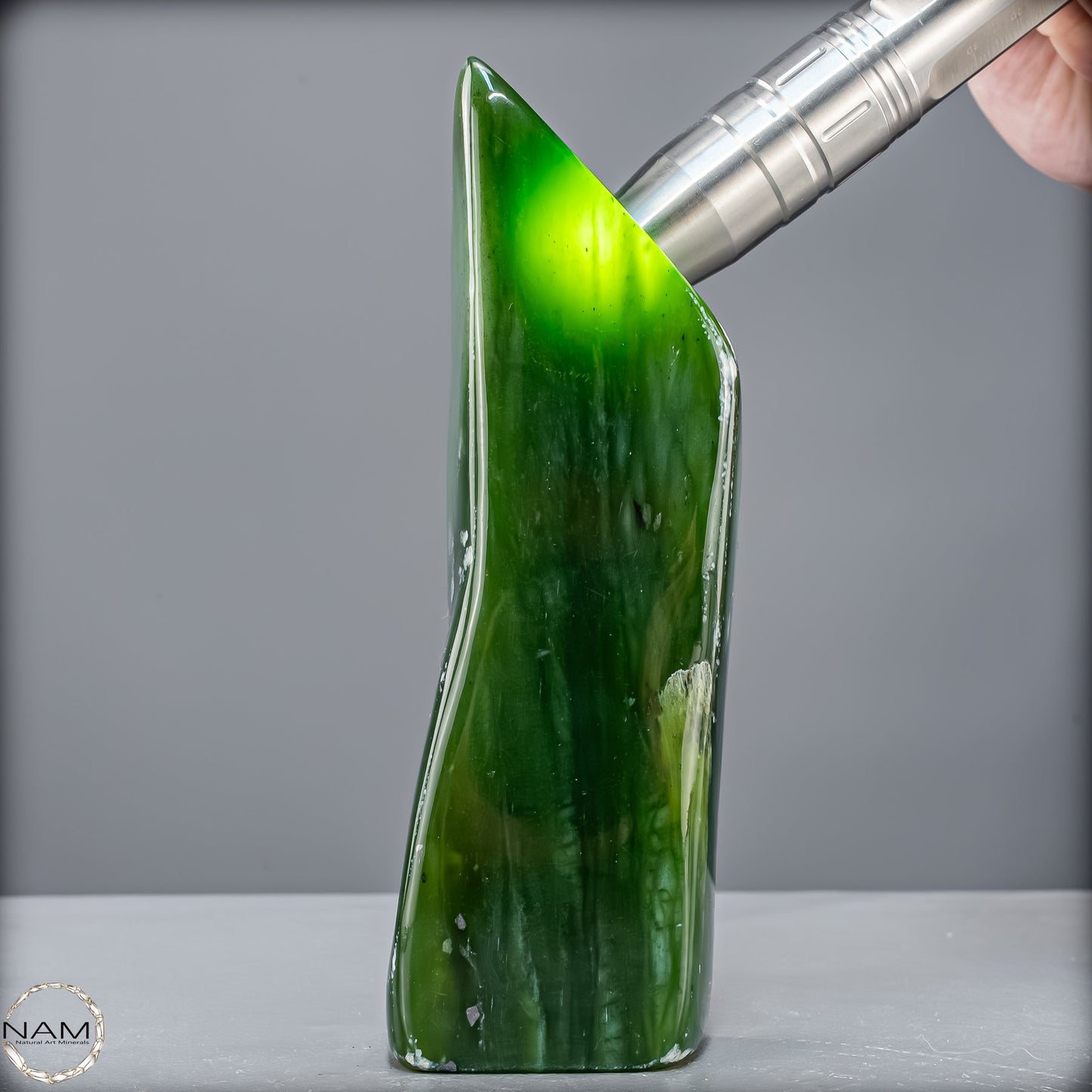 Natürliche Jade-Nephrit Freiform aus Burma - 717,43g