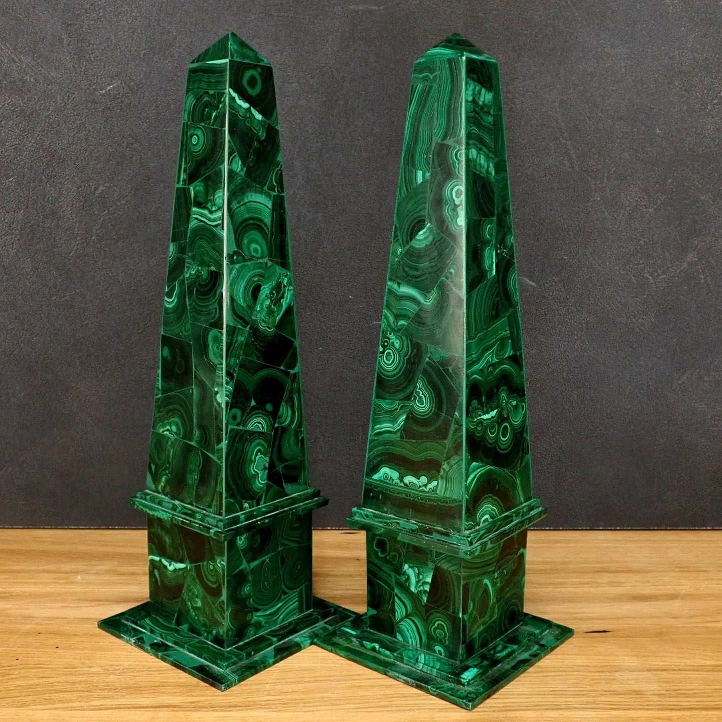 Große Malachit Obelisken als Paar, 10275ct - 2055 g - 305×100×100 mm