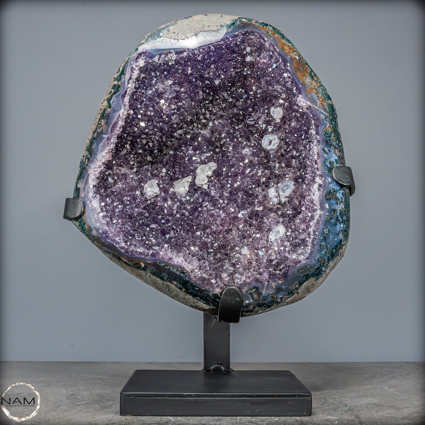 Natürliche Amethyst-Kristalle/Druse auf Ständer - 8750,73g