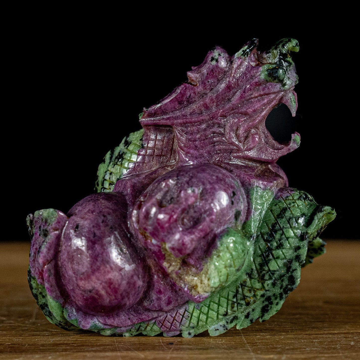 Natürliche Rubin Drachen Schnitzerei - 354,73g