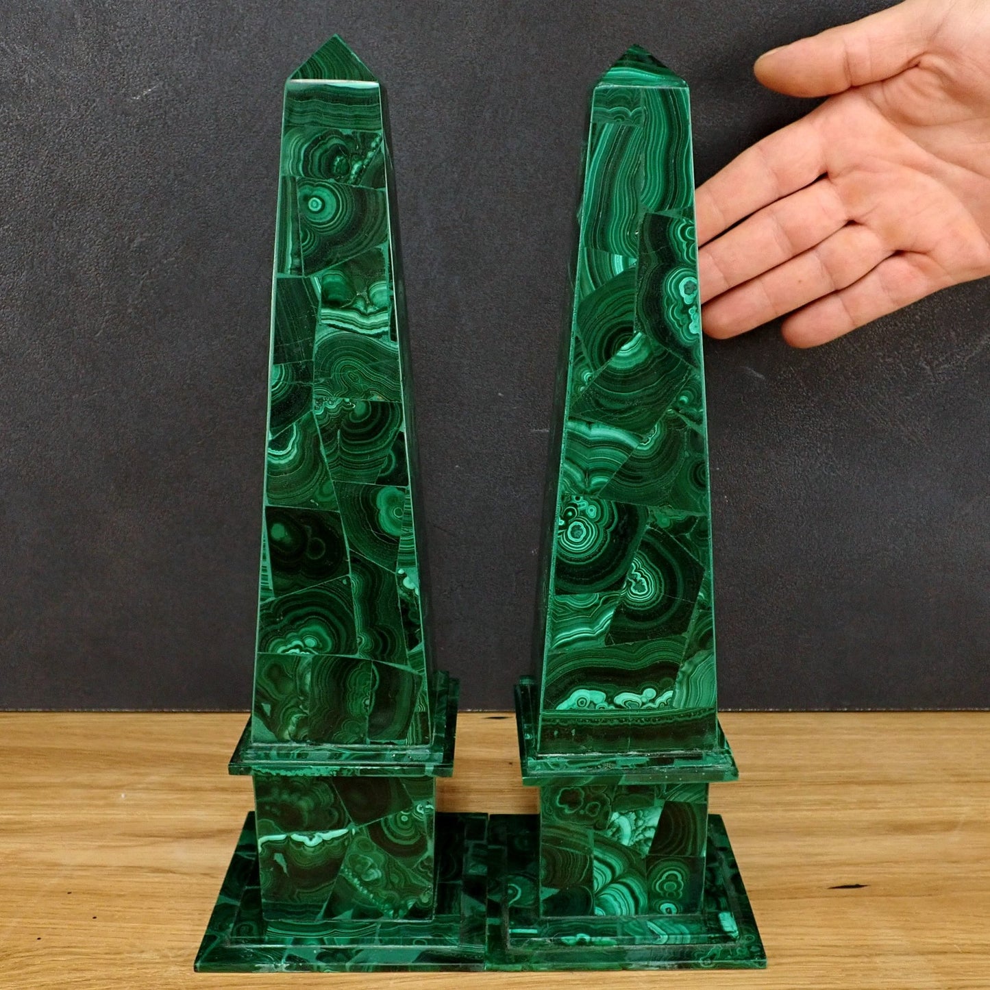 Große Malachit Obelisken als Paar, 10275ct - 2055 g - 305×100×100 mm