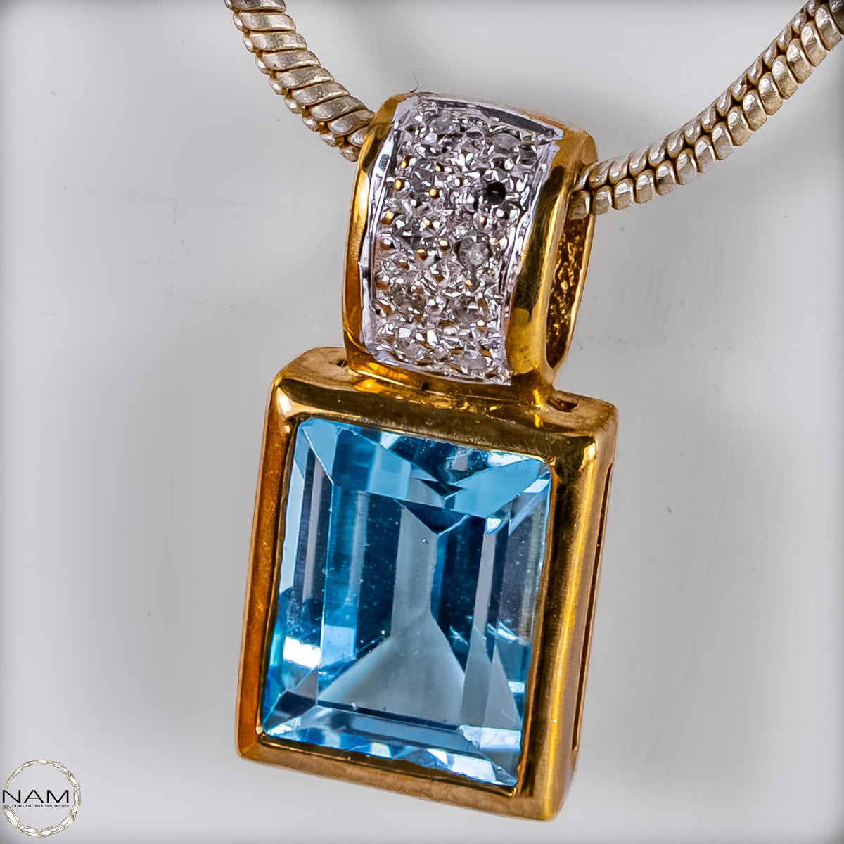 Aquamarin-Anhänger in 333er Gold 1,59g - 7,95ct