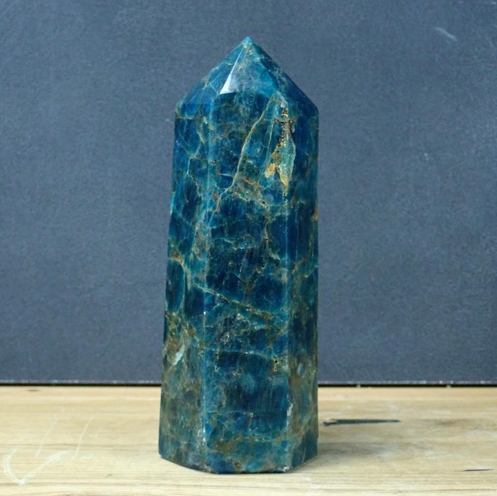 Blauer Apatit Obelisk, 150 x 55 x 50 mm, 731g