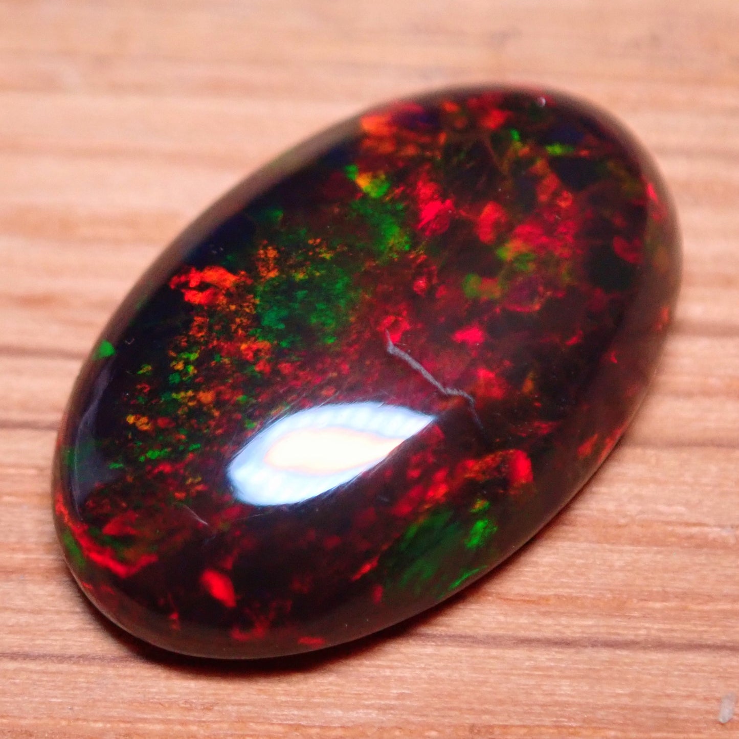 A+ Opal Cabochon (Schwarz) aus Äthiopien, 4.165 ct - 0,833g - 17,64 x 11,28 x 4,57mm