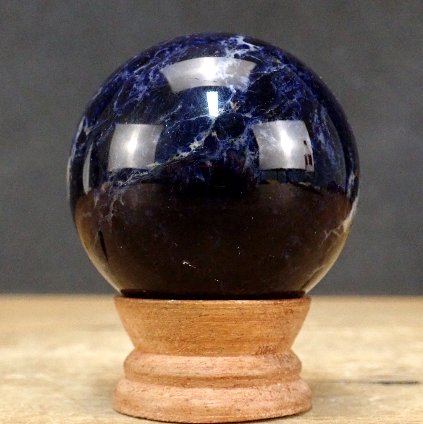 Sodalith Kugel – 335,31g – 65mm