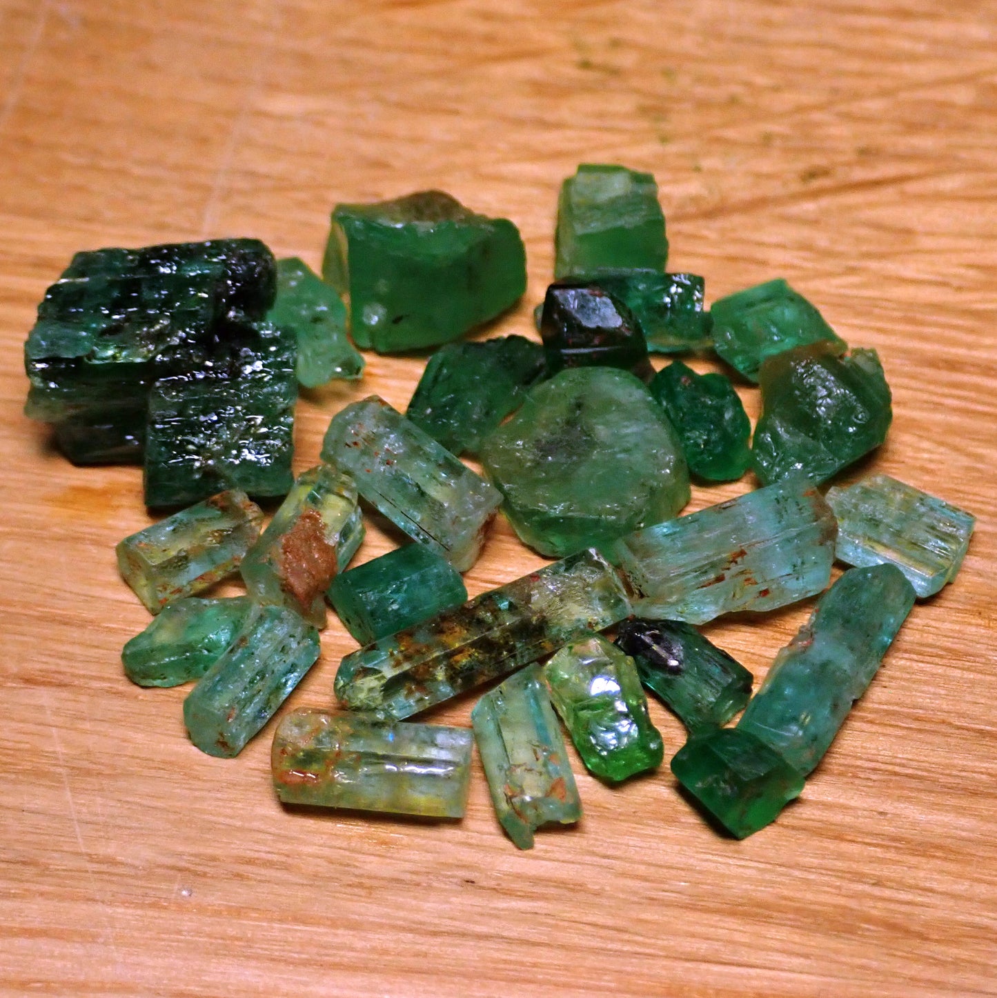 Smaragdkristalle aus Kolumbien, 52.895ct - 10,579g