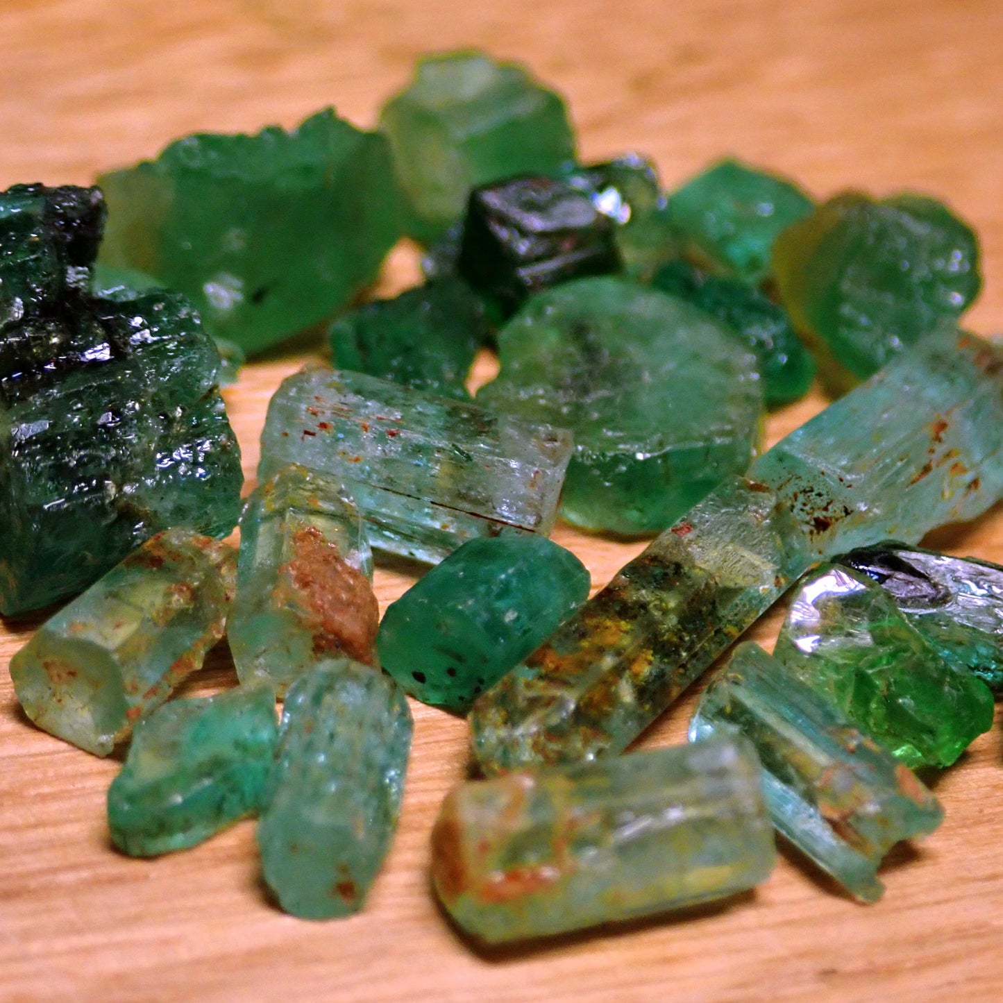 Smaragdkristalle aus Kolumbien, 52.895ct - 10,579g