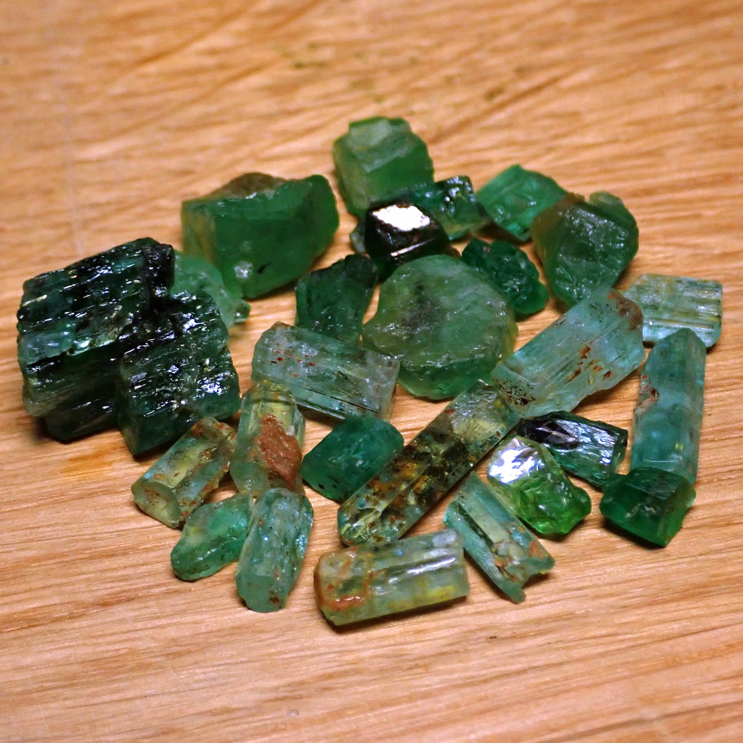 Smaragdkristalle aus Kolumbien, 52.895ct - 10,579g