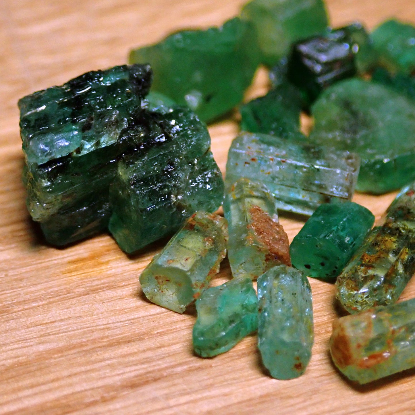 Smaragdkristalle aus Kolumbien, 52.895ct - 10,579g