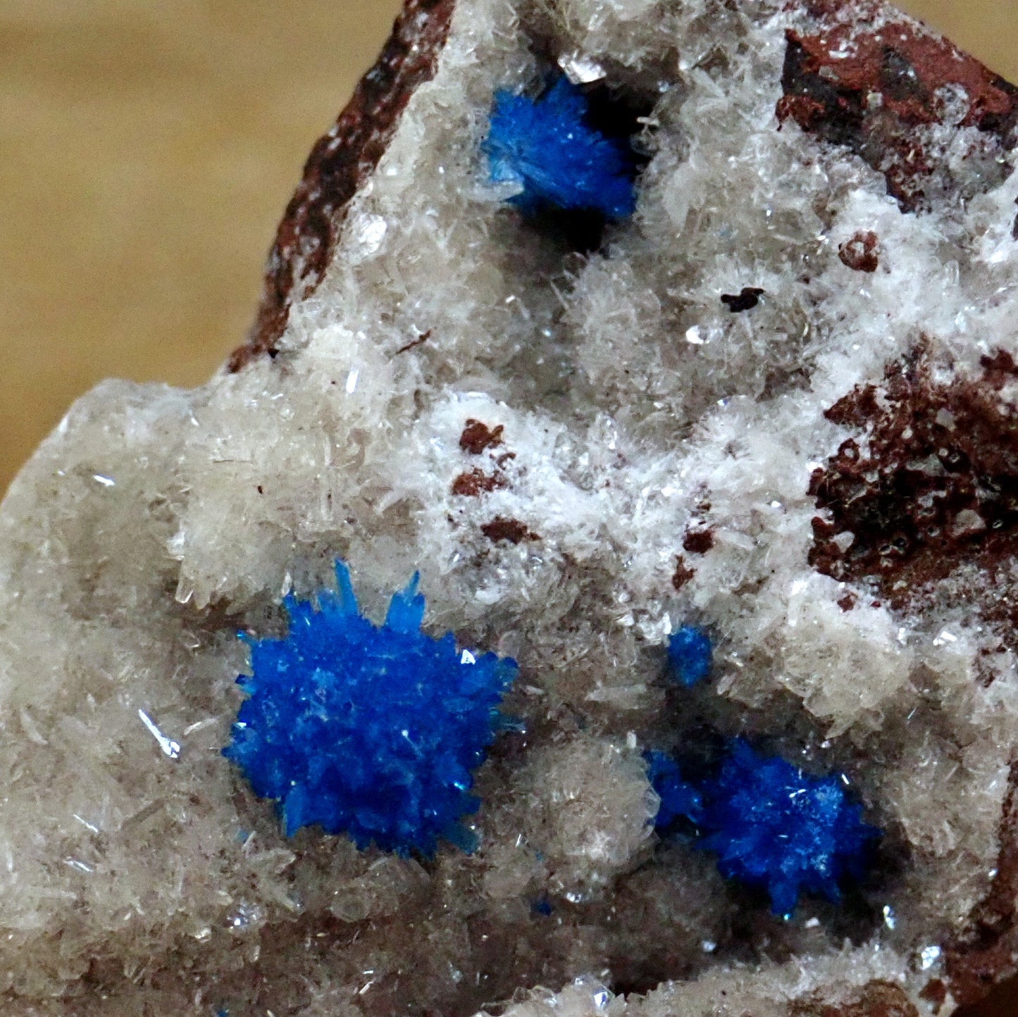 Cavansit mit Stilbit auf Matrix - 46,11g - 40 x 34 x 30 mm