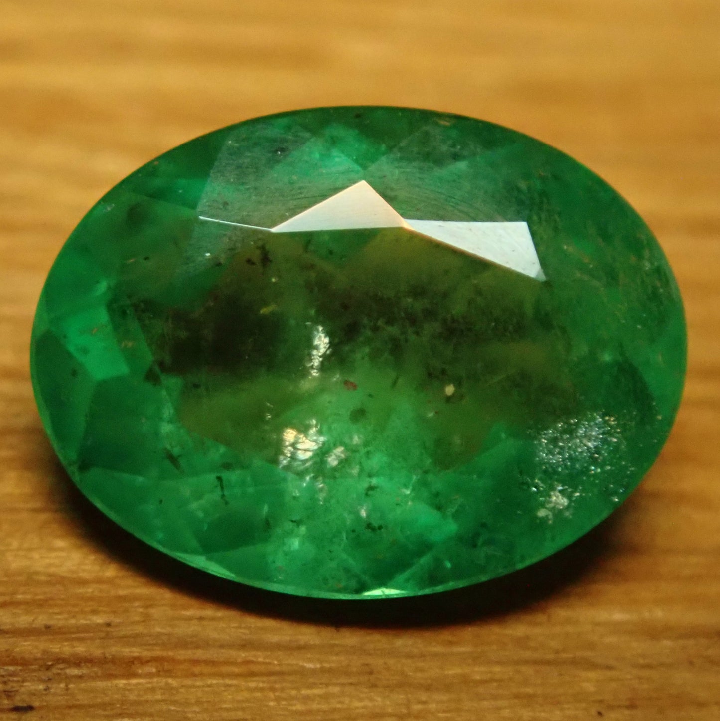 Facettierter Grüner Smaragd aus Kolumbien, 2.07 ct - 0,414g - 10,41 x 7,78 x 4,43mm