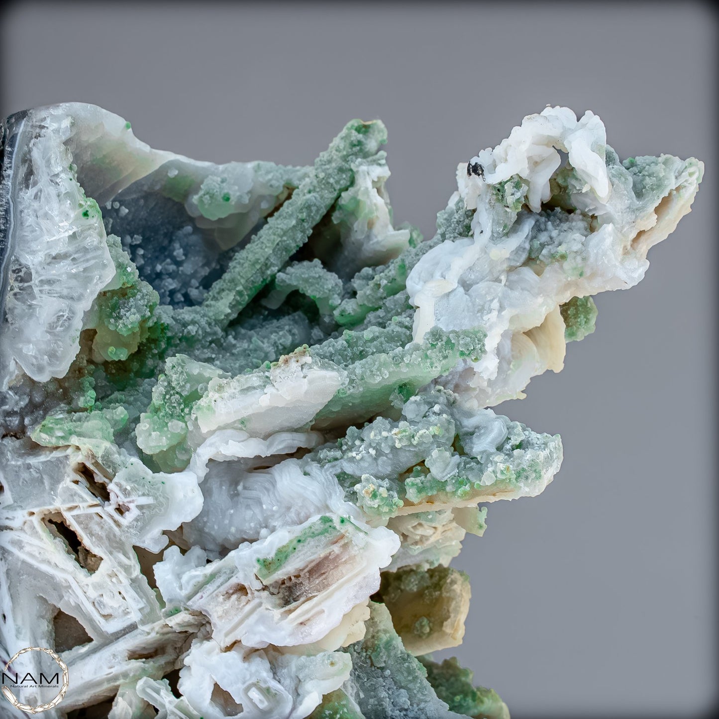 Ein Kunstwerk der Natur – Anhydrit, Prasiolith & Amethyst auf Achat – 17184,36g