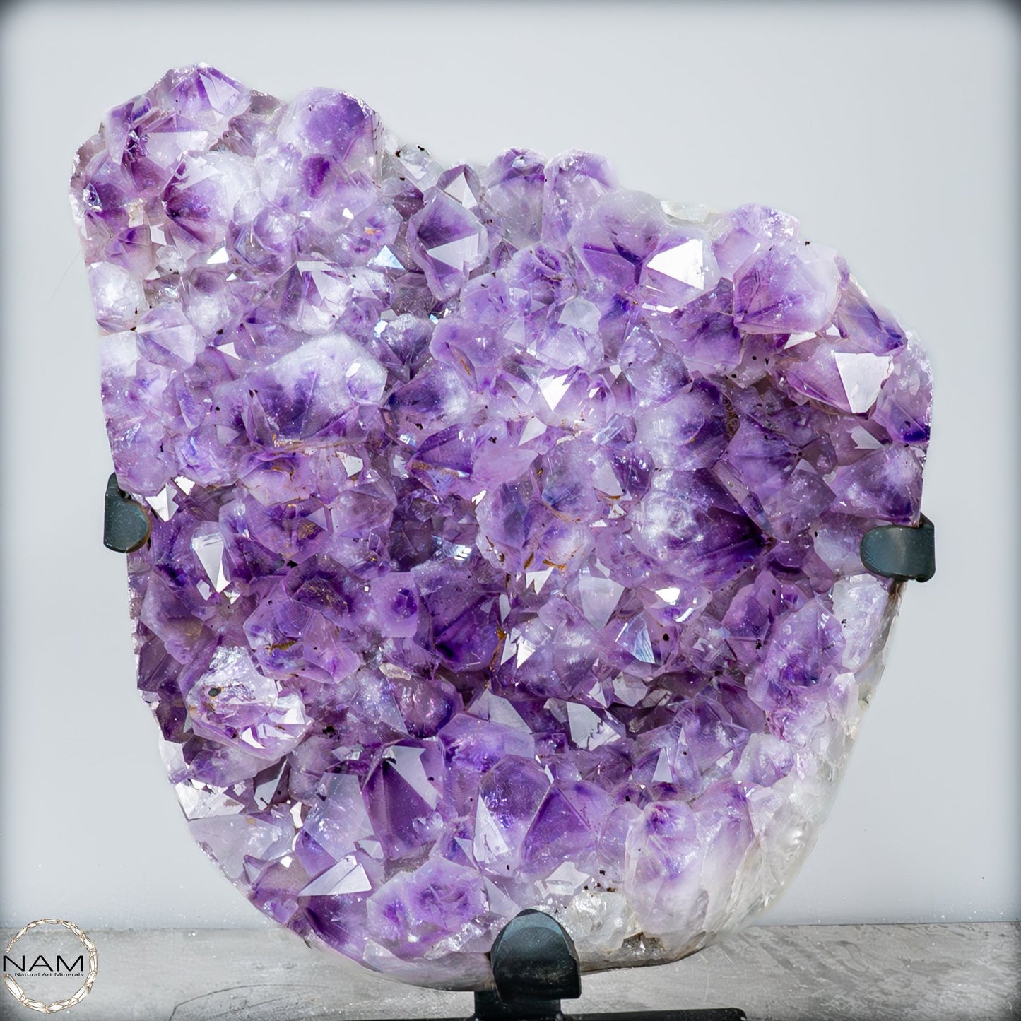 Exklusive Amethyst Druse auf elegantem Metallständer-13088,66g