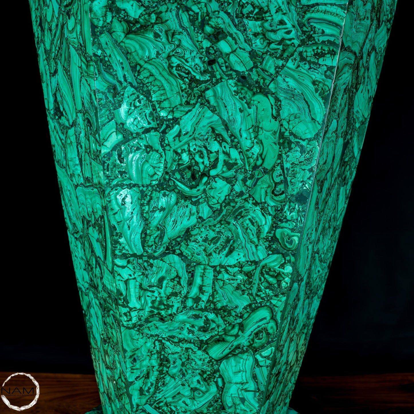 Sehr seltene große Malachit Vase aus dem Kongo – 15483,77g