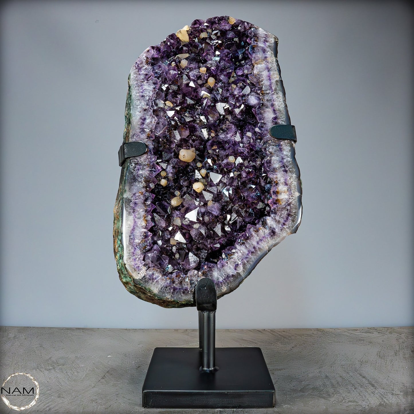 Natürliche Amethyst-Kristalle/Druse auf Ständer - 28407,26g