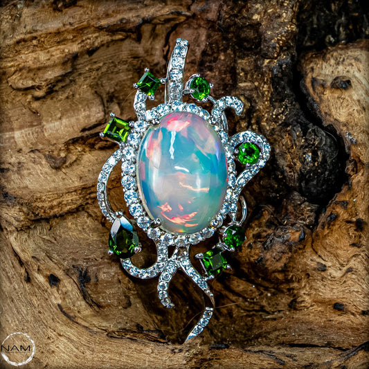 Welo-Opal-Anhänger mit Chromdiopsid 5,49g 27,45ct