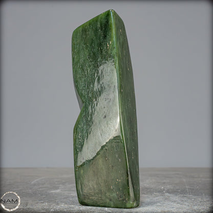 Natürliche Jade-Nephrit Freiform aus Burma - 585,94g