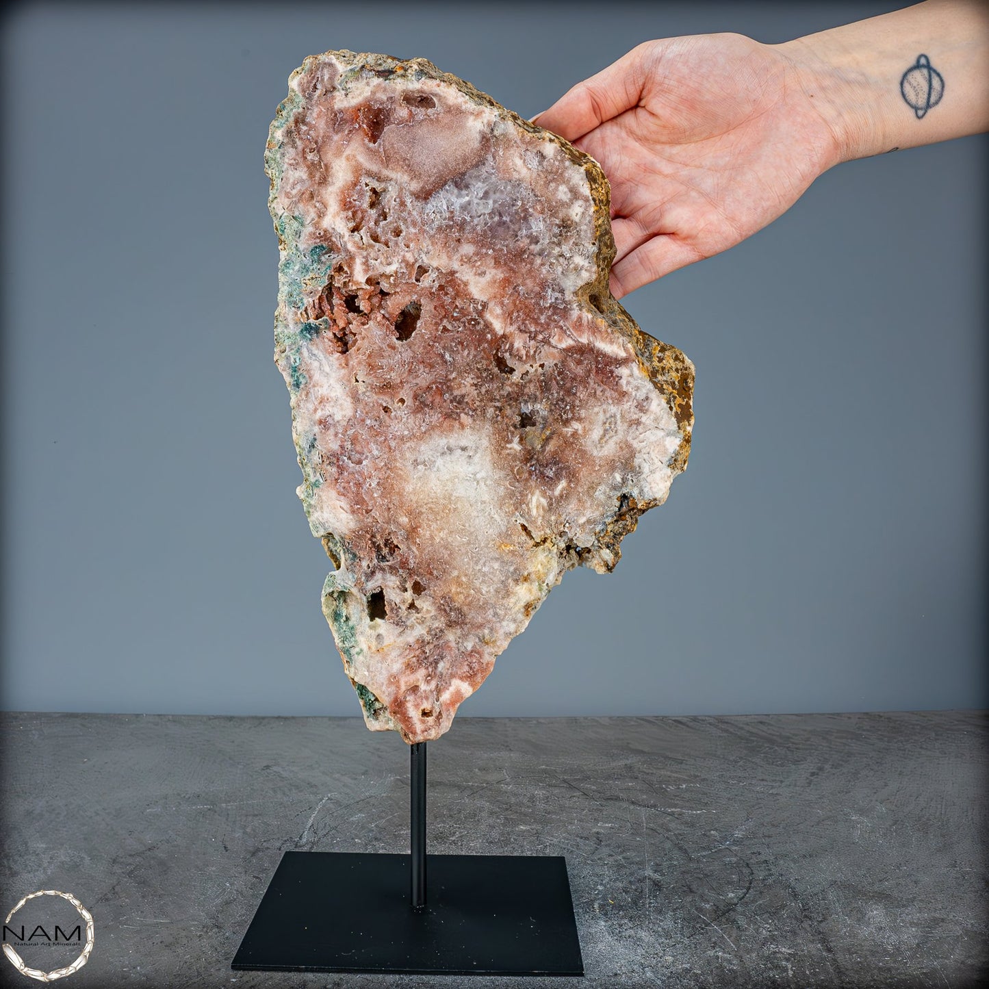 Natürliche Pinker Amethyst-Achat Scheibe auf Ständer - 1780,14g
