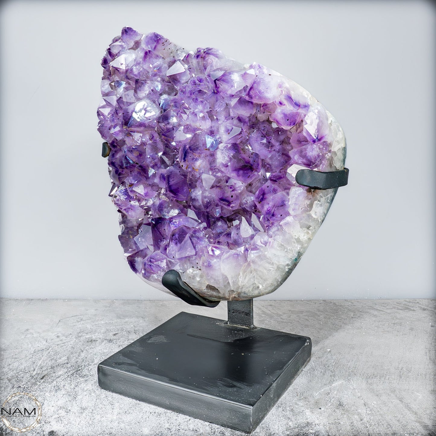 Exklusive Amethyst Druse auf elegantem Metallständer-13088,66g