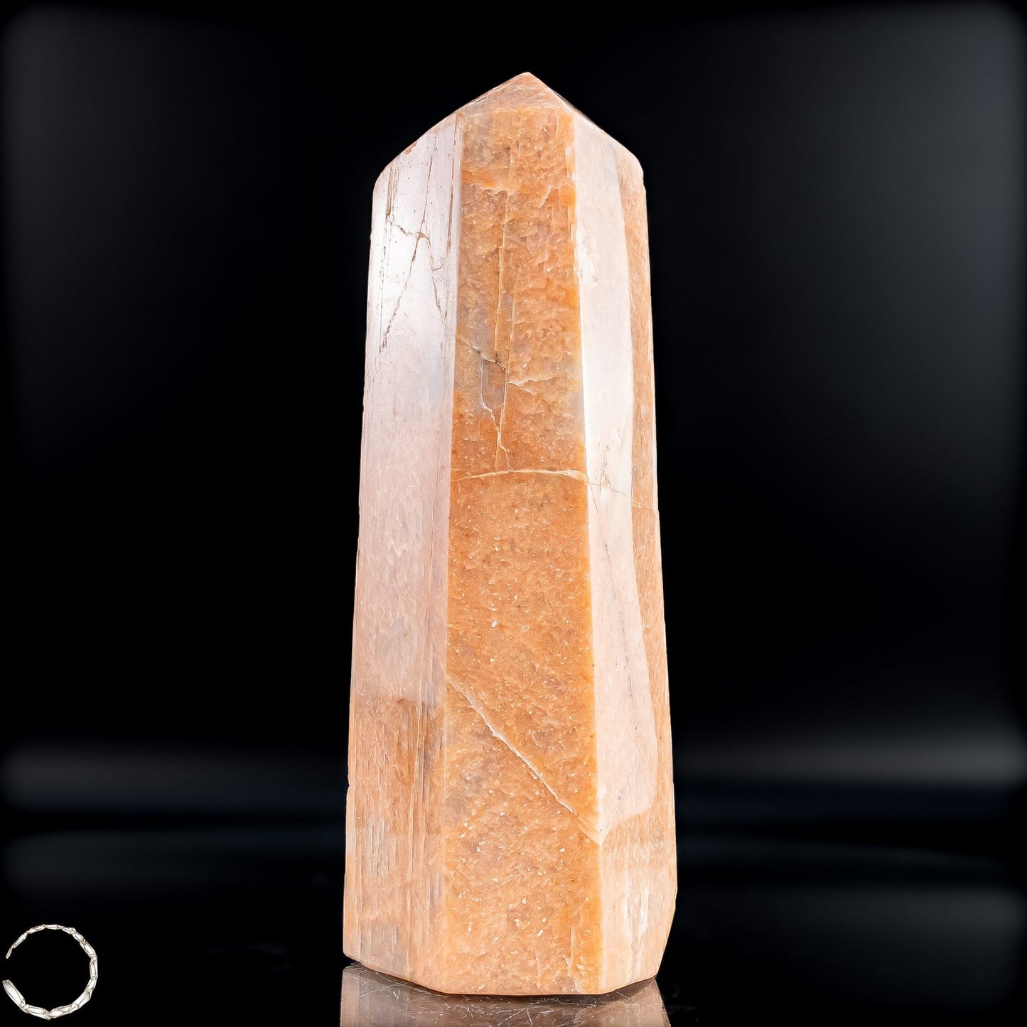 Pfirsich-Mondstein Obelisk - 907,56g