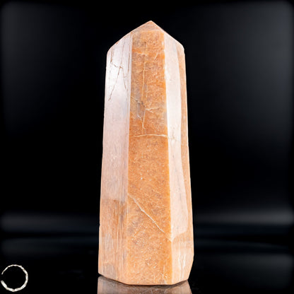 Pfirsich-Mondstein Obelisk - 907,56g
