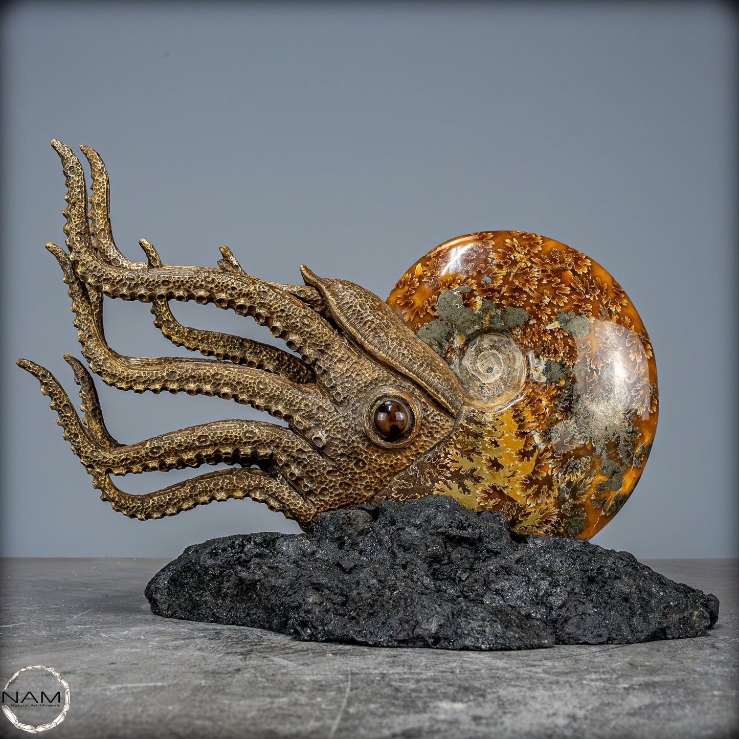 Natürlicher Ammonite verbunden mit Meisterhafter Kunst - 1240,38g