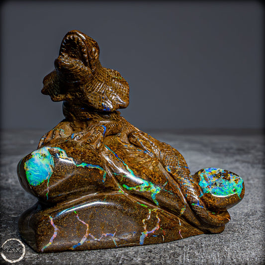 Naturliche Boulder Opal Schnitzerei, aus Idar-Oberstein - 133,07g