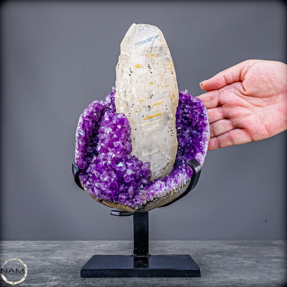 Perfekter  Amethyst mit Calcit kristallen auf Ständer, Uruguay - 3654,48g