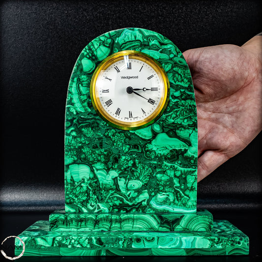 Malachit-Uhr – Zeitlose Eleganz trifft auf faszinierende Naturkunst- 1250,68g