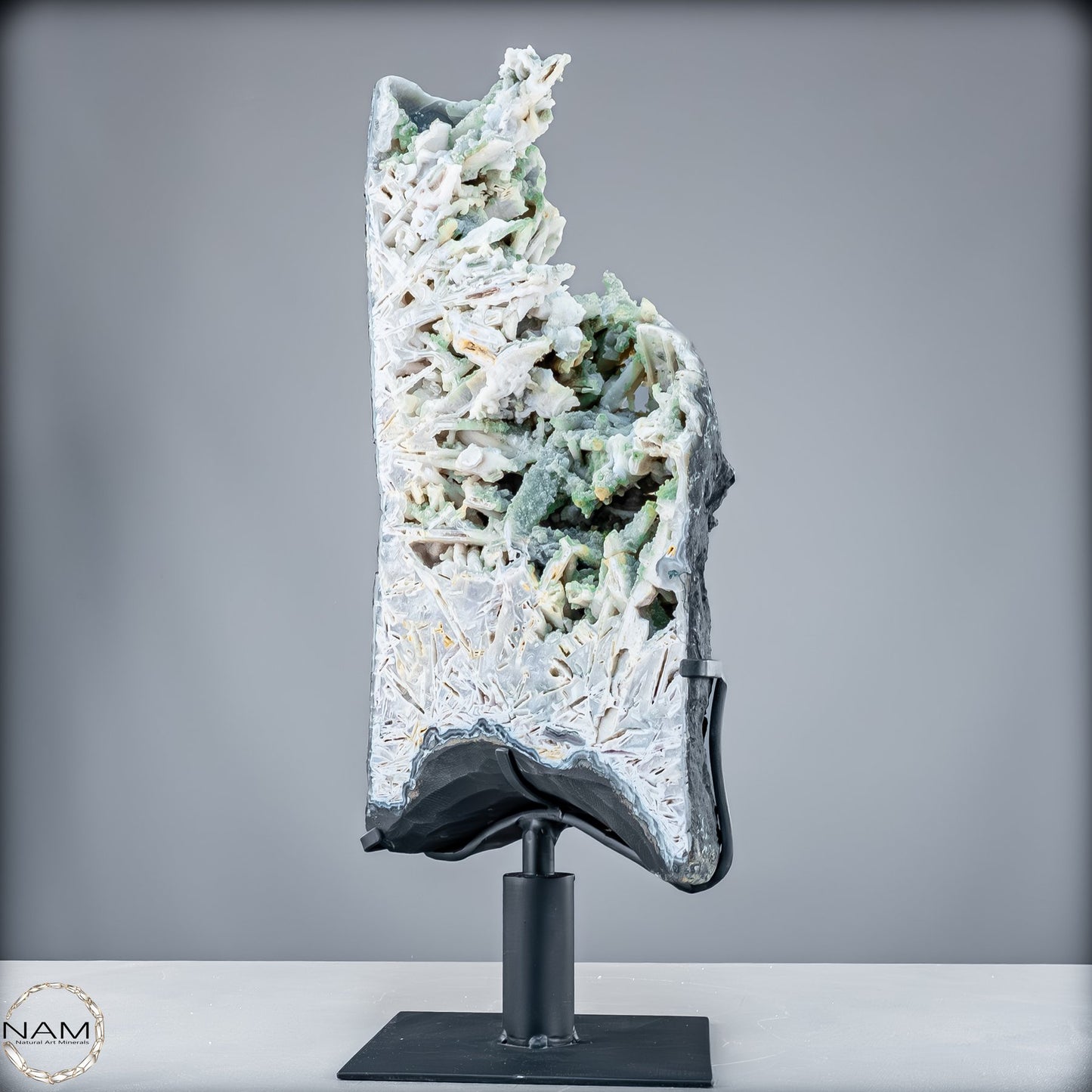 Ein Kunstwerk der Natur – Anhydrit, Prasiolith & Amethyst auf Achat – 17184,36g