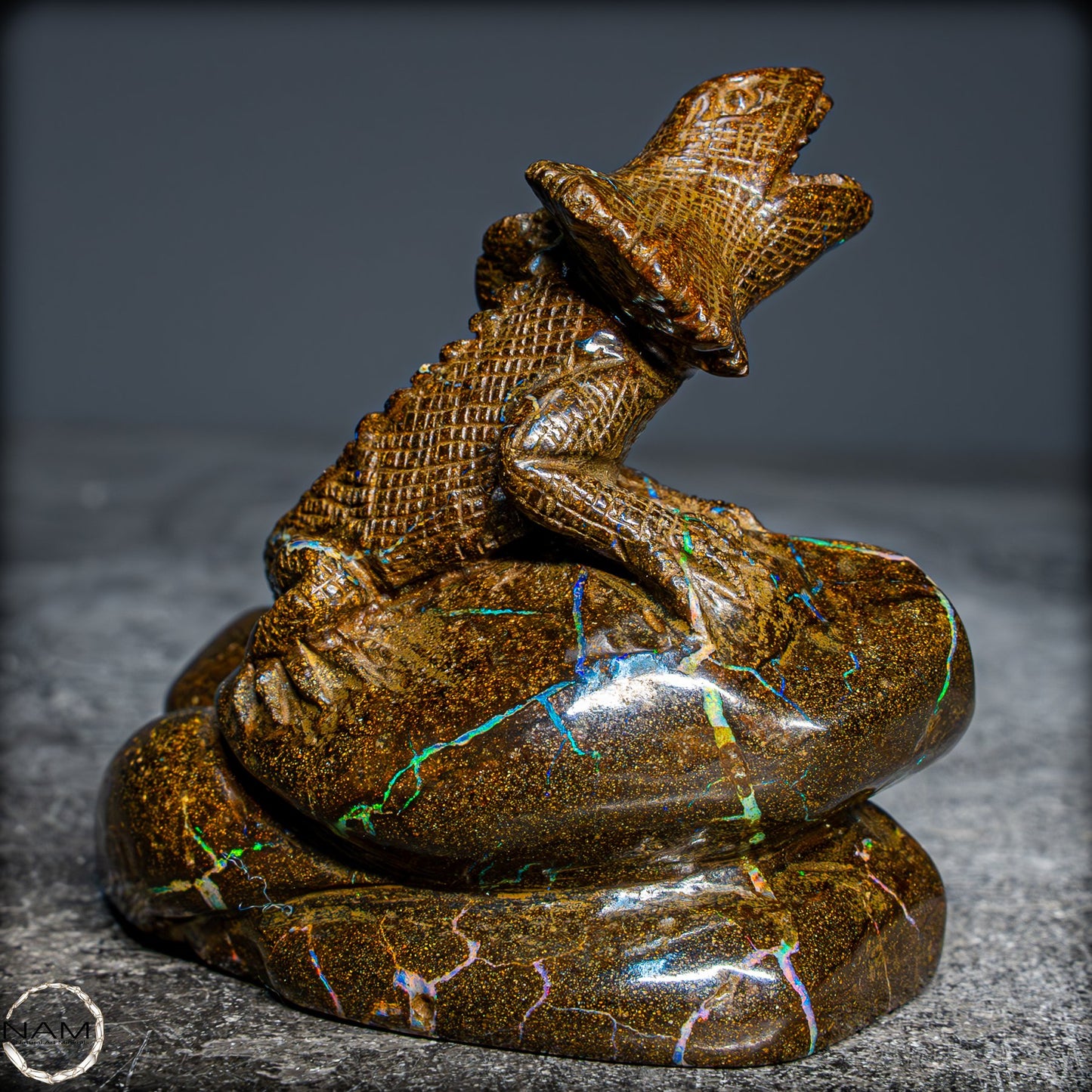Naturliche Boulder Opal Schnitzerei, aus Idar-Oberstein - 133,07g