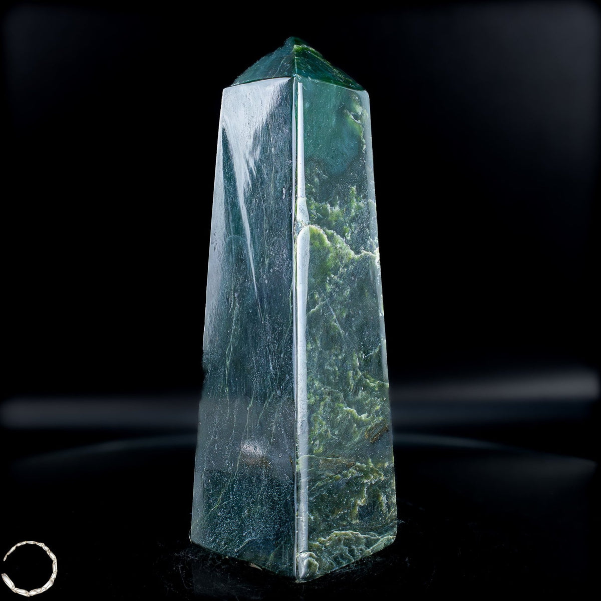 Natürliche Jade-Nephrit Obelisk aus Burma -2368,36g