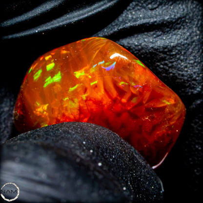 Seltener  Mexikanischer Feuer-Opal,  3,09g 15,45ct