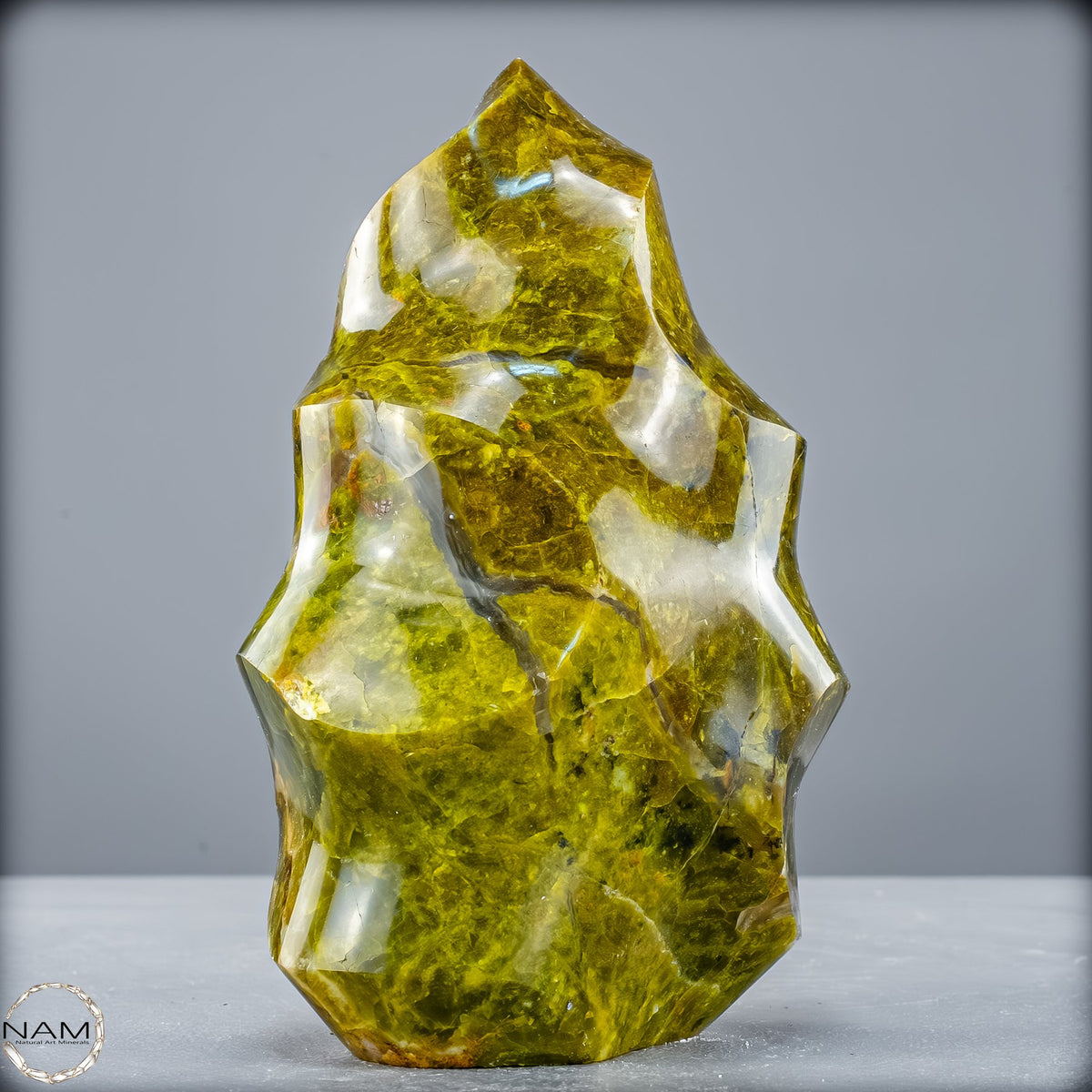 Natürliche Grüner Opal-Kristall Flamme - 894,74g