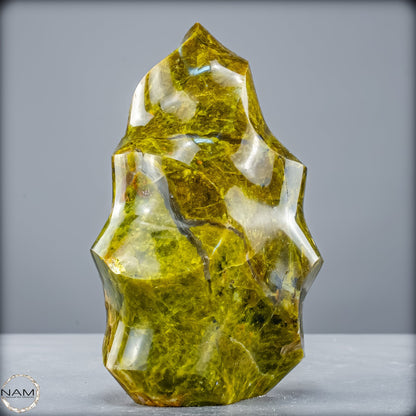 Natürliche Grüner Opal-Kristall Flamme - 894,74g