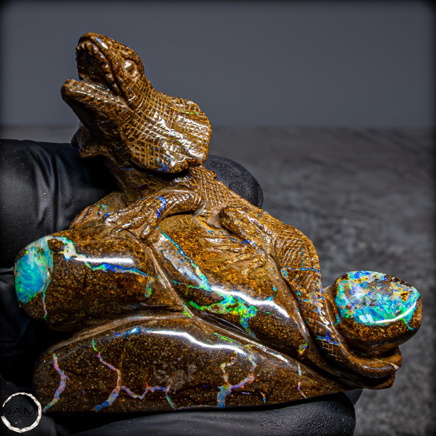 Naturliche Boulder Opal Schnitzerei, aus Idar-Oberstein - 133,07g
