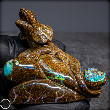 Naturliche Boulder Opal Schnitzerei, aus Idar-Oberstein - 133,07g