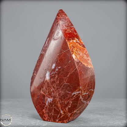 Erdfeuer in Form – Roter Jaspis Flamme voller Kraft- 833,83g