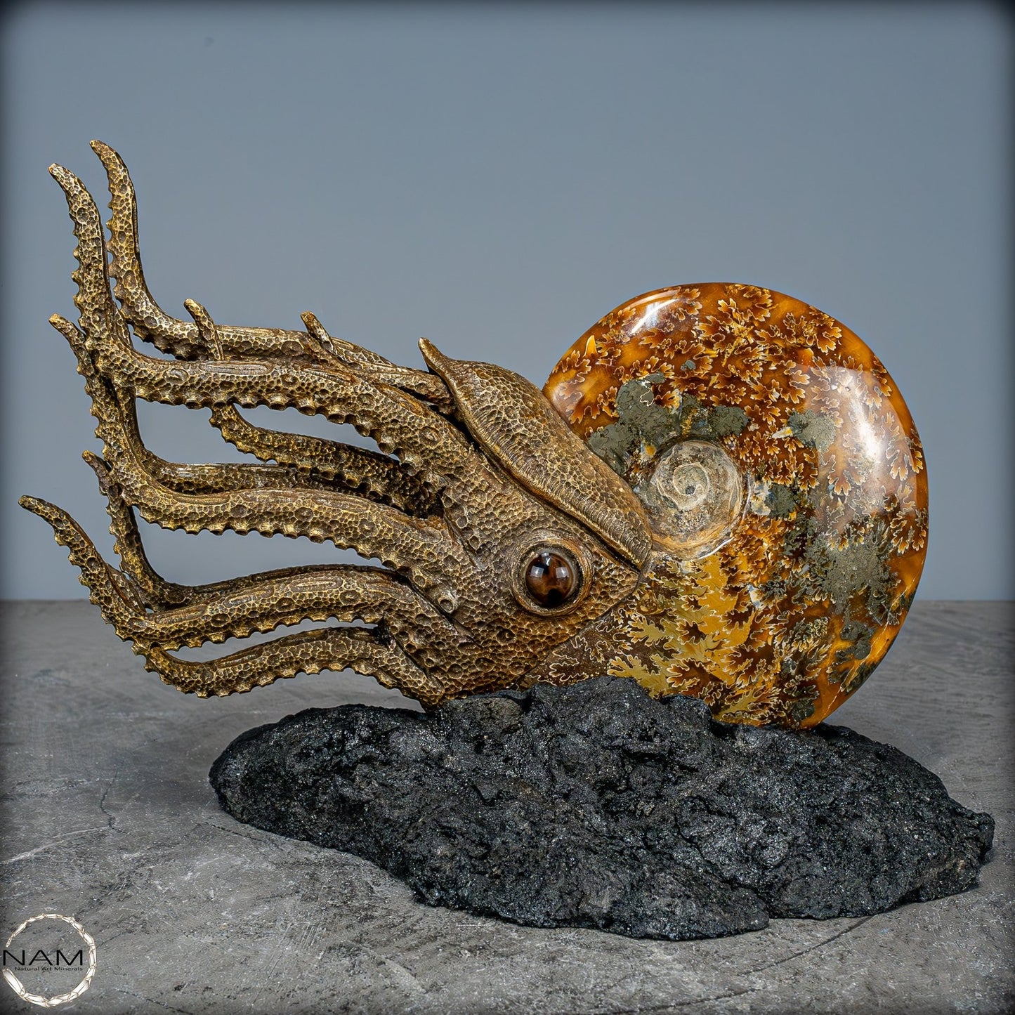 Natürlicher Ammonite verbunden mit Meisterhafter Kunst - 1240,38g